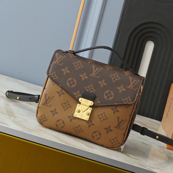 LOUIS VUITTON Pochette Métis  M11941   루이비통 크로스백