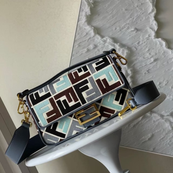 FENDI BAGUETTE 001910# 펜디 크로스백