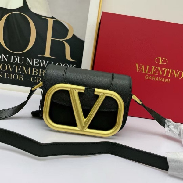 VALENTINO Garavani MAXI 18CM 발렌티노 숄더백