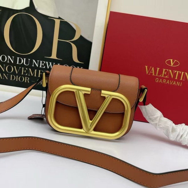 VALENTINO Garavani MAXI 18CM 발렌티노 숄더백