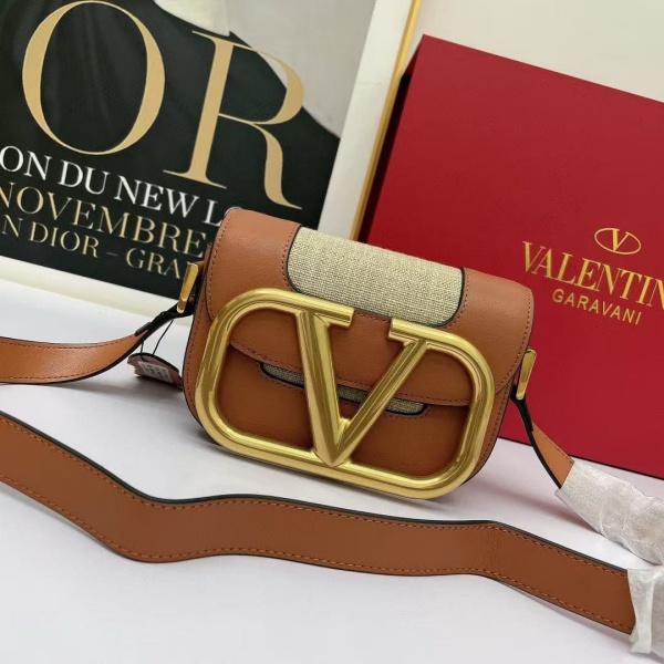 VALENTINO Garavani MAXI 18CM 발렌티노 숄더백