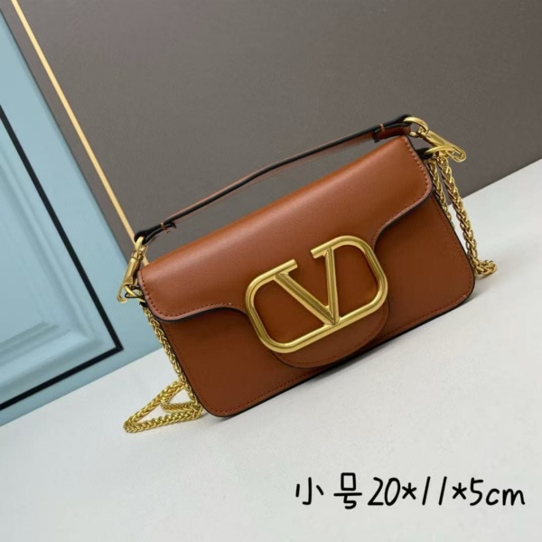 VALENTINO Garavani Stud Sign 20CM 발렌티노 크로스백