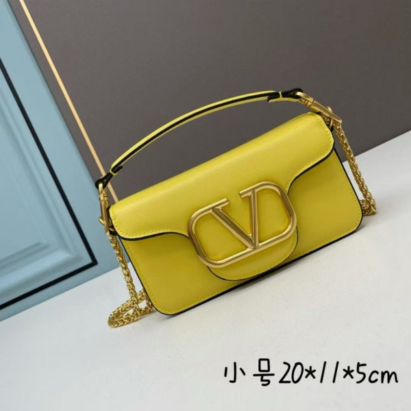 VALENTINO Garavani Stud Sign 20CM 발렌티노 크로스백