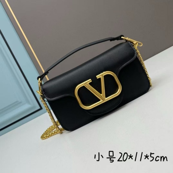 VALENTINO Garavani Stud Sign 20CM 발렌티노 크로스백