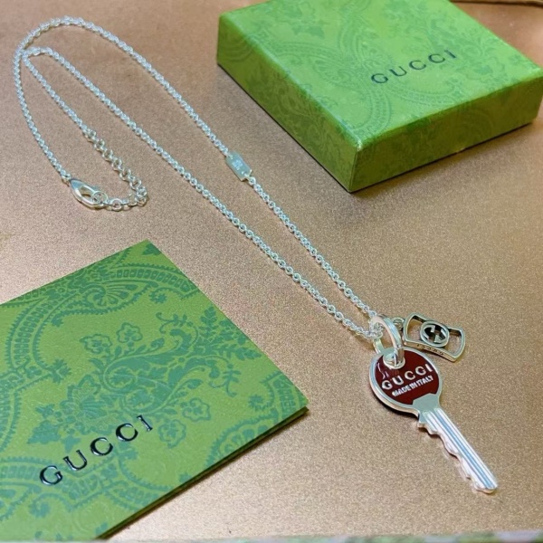 GUCCI  구찌  목걸이