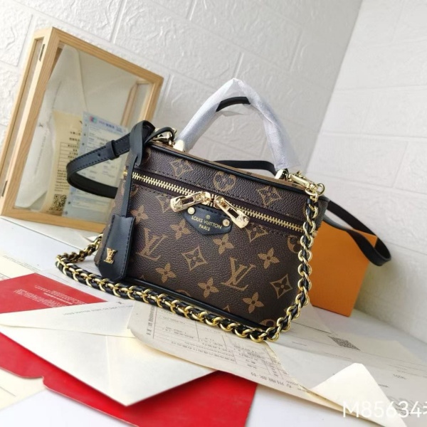 LOUIS VUITTON  M85634  루이비통 크로스백