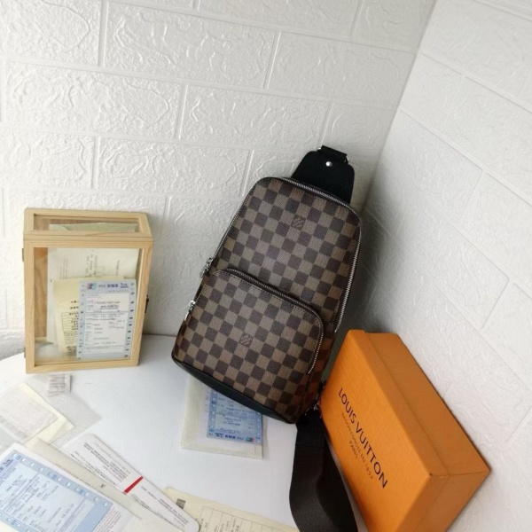 LOUIS VUITTON  Avenue N41719  루이비통 크로스백