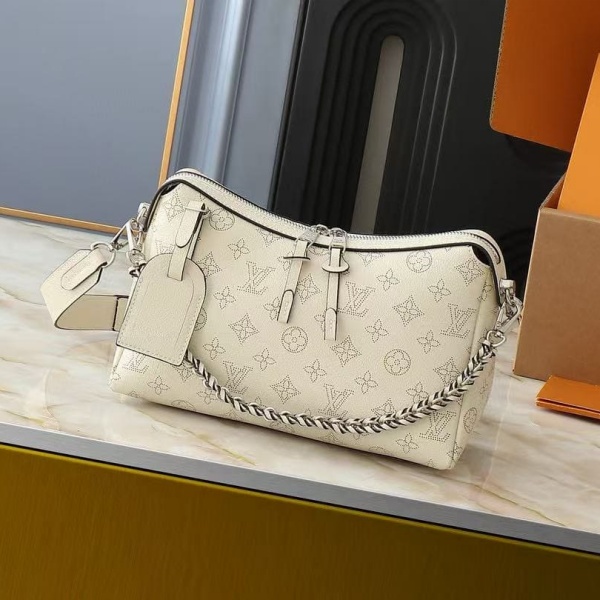 LOUIS VUITTON  M24255 루이비통 크로스백