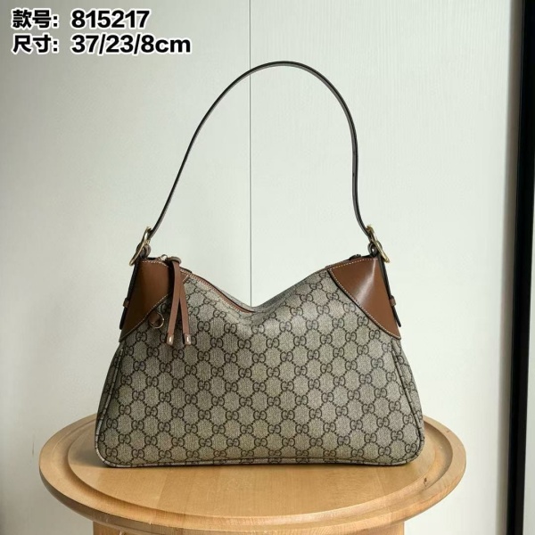 GUCCI  GG Emblem  815216# 구찌 토트백