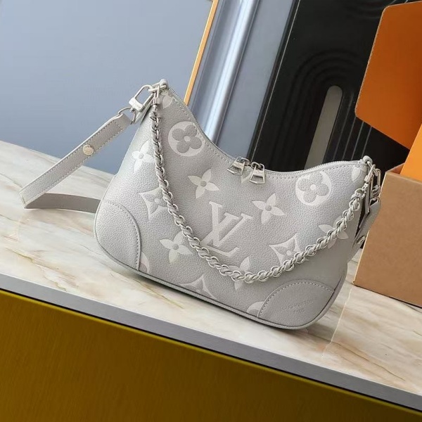 LOUIS VUITTON  KOREA PRE-LAUNCH  M13224 루이비통 크로스백
