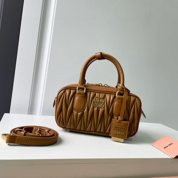 MIU MIU  Matelasse 5BB142# 22CM 미우 미우 숄더백