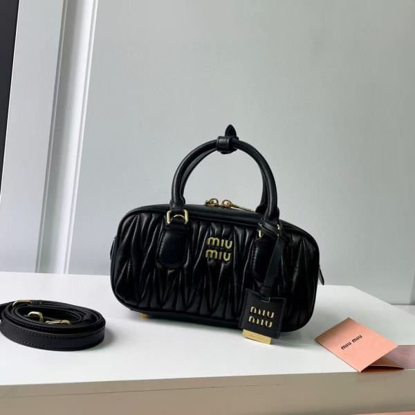 MIU MIU  Matelasse 5BB142# 22CM 미우 미우 숄더백