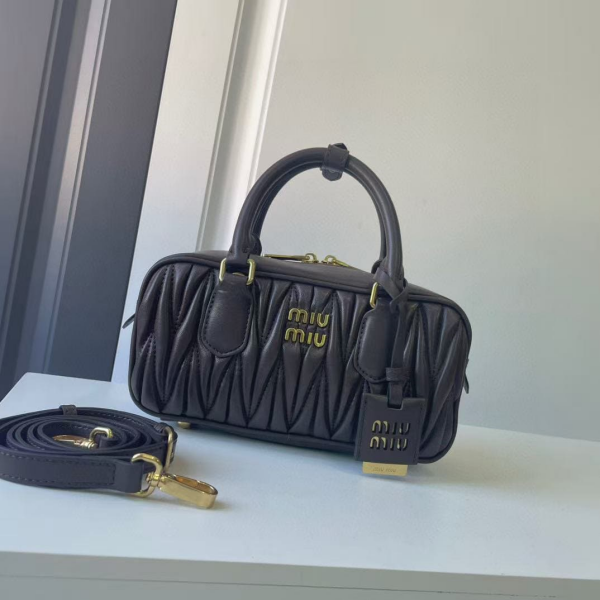 MIU MIU  Matelasse 5BB142# 22CM 미우 미우 숄더백