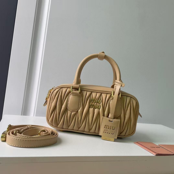 MIU MIU  Matelasse 5BB142# 22CM 미우 미우 숄더백