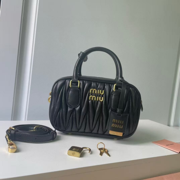 MIU MIU  too pretty Matelasse 5BB123# 19CM 미우 미우 숄더백