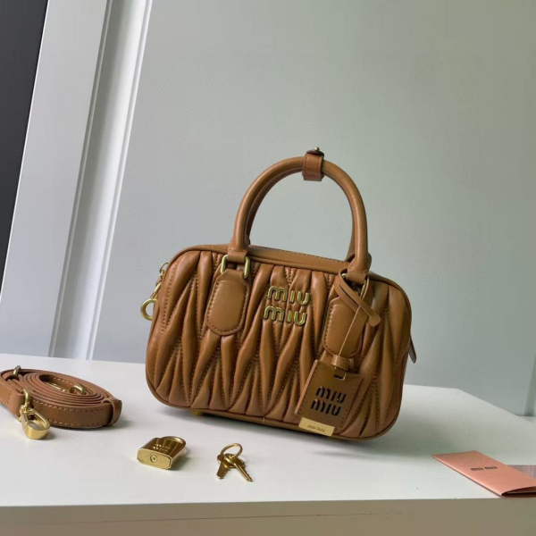 MIU MIU  too pretty Matelasse 5BB123# 19CM 미우 미우 숄더백
