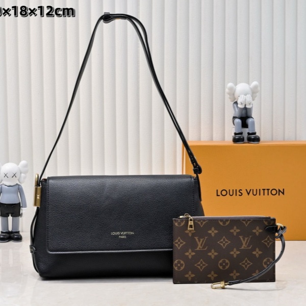 LOUIS VUITTON  M13148  Low Key Messenger 루이비통 크로스백